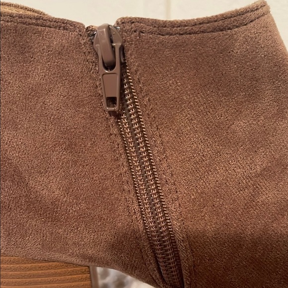 Brown Ankle Boots with Suede Finish and Wedge Heel, Side Zipper woman’s size 9 - Picture 6 of 9